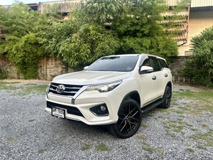 รถบ้าน รถมือสอง Toyota Fortuner 2.8 TRD Sportivo เกียร์ Auto 4WD ปี 2017 โดย หญิงรถบ้าน รถมือสองขอนแก่น ราคาถูก ผ่อนสบาย