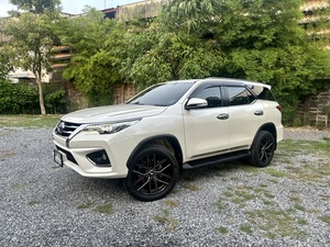 รถบ้าน รถมือสอง Toyota Fortuner 2.8 TRD Sportivo เกียร์ Auto 4WD ปี 2017 โดย หญิงรถบ้าน รถมือสองขอนแก่น ราคาถูก ผ่อนสบาย