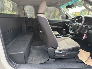 รถบ้าน รถมือสอง Toyota Hilux Revo Prerunner Smart Cab 2.4 เกียร์ MT ปี 2016 โดย หญิงรถบ้าน รถมือสองขอนแก่น ราคาถูก ผ่อนสบาย