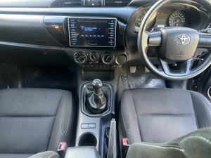 รถบ้าน รถมือสอง Toyota Hilux Revo Prerunner Double Cab 2.4 รุ่น E เกียร์ M/T ปี 2018 โดย หญิงรถบ้าน รถมือสองขอนแก่น ราคาถูก ผ่อนสบาย