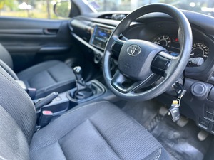 รถบ้าน รถมือสอง Toyota Hilux Revo Prerunner Double Cab 2.4 รุ่น E เกียร์ M/T ปี 2018 โดย หญิงรถบ้าน รถมือสองขอนแก่น ราคาถูก ผ่อนสบาย
