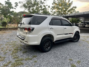 รถบ้าน รถมือสอง Toyota Fortuner 3.0 V เกียร์ Auto 2WD ปี 2015 โดย หญิงรถบ้าน รถมือสองขอนแก่น ราคาถูก ผ่อนสบาย