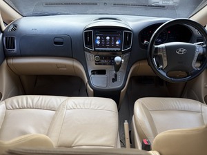 รถบ้าน รถมือสอง Hyundai H-1 2.5 Deluxe Van เกียร์ Auto ปี 2018  โดย หญิงรถบ้าน รถมือสองขอนแก่น ราคาถูก ผ่อนสบาย