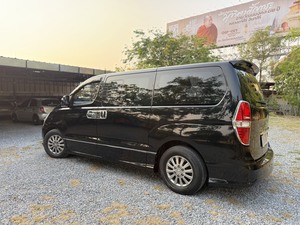 รถบ้าน รถมือสอง Hyundai H-1 2.5 Deluxe Van เกียร์ Auto ปี 2018  โดย หญิงรถบ้าน รถมือสองขอนแก่น ราคาถูก ผ่อนสบาย
