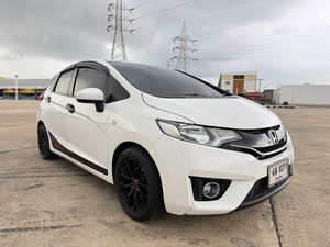 รถบ้าน รถมือสอง Honda Jazz 1.5 i-VTEC รุ่น SV เกียร์ Auto ปี 2015 โดย หญิงรถบ้าน รถมือสองขอนแก่น ราคาถูก ผ่อนสบาย