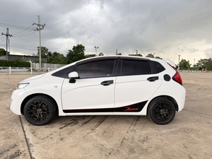 รถบ้าน รถมือสอง Honda Jazz 1.5 i-VTEC รุ่น SV เกียร์ Auto ปี 2015 โดย หญิงรถบ้าน รถมือสองขอนแก่น ราคาถูก ผ่อนสบาย