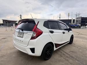 รถบ้าน รถมือสอง Honda Jazz 1.5 i-VTEC รุ่น SV เกียร์ Auto ปี 2015 โดย หญิงรถบ้าน รถมือสองขอนแก่น ราคาถูก ผ่อนสบาย