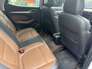 รถบ้าน รถมือสอง MG ZS 1.5 I-Smart รุ่น X+ เกียร์ Auto ปี 2020  โดย หญิงรถบ้าน รถมือสองขอนแก่น ราคาถูก ผ่อนสบาย