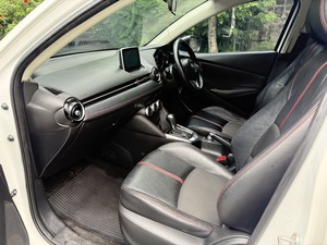 รถบ้าน รถมือสอง Mazda2 Hatchback 1.3 SkyActiv-G High Connect เกียร์ Auto ปี 2015 โดย หญิงรถบ้าน รถมือสองขอนแก่น ราคาถูก ผ่อนสบาย