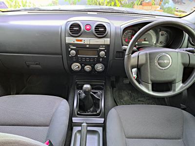 รถบ้าน รถมือสอง ISUZU D-MAX SPACECAB SLX Super Titanium 2.5 Ddi i-TEQ ปี 2010  โดย หญิงรถบ้าน รถมือสองขอนแก่น ราคาถูก ผ่อนสบาย