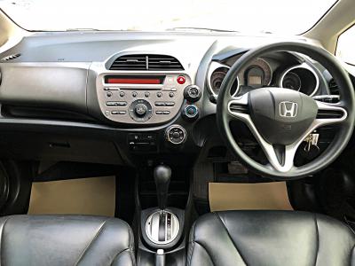 รถบ้าน รถมือสอง Honda Jazz 1.5 i-VTEC รุ่น V เกียร์ Auto ปี 2011  โดย หญิงรถบ้าน รถมือสองขอนแก่น ราคาถูก ผ่อนสบาย