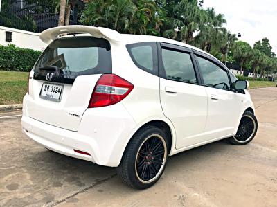 รถบ้าน รถมือสอง Honda Jazz 1.5 i-VTEC รุ่น V เกียร์ Auto ปี 2011  โดย หญิงรถบ้าน รถมือสองขอนแก่น ราคาถูก ผ่อนสบาย