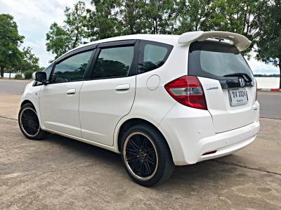 รถบ้าน รถมือสอง Honda Jazz 1.5 i-VTEC รุ่น V เกียร์ Auto ปี 2011  โดย หญิงรถบ้าน รถมือสองขอนแก่น ราคาถูก ผ่อนสบาย