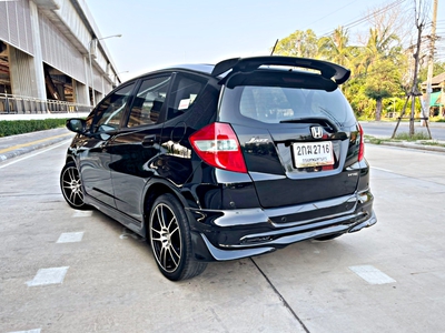 รถบ้าน รถมือสอง Honda Jazz 1.5 i-VTEC รุ่น V เกียร์ Auto ปี 2013 โดย หญิงรถบ้าน รถมือสองขอนแก่น ราคาถูก ผ่อนสบาย