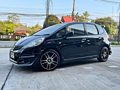 รถบ้าน รถมือสอง Honda Jazz 1.5 i-VTEC รุ่น V เกียร์ Auto ปี 2013 โดย หญิงรถบ้าน รถมือสองขอนแก่น ราคาถูก ผ่อนสบาย