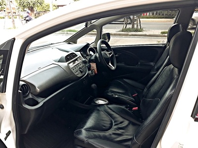 รถบ้าน รถมือสอง Honda Jazz 1.5 i-VTEC รุ่น SV เกียร์ Auto ปี 2011 โดย หญิงรถบ้าน รถมือสองขอนแก่น ราคาถูก ผ่อนสบาย