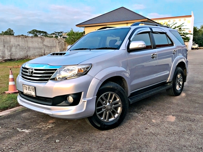 รถบ้าน รถมือสอง Toyota Fortuner 3.0 V 2WD 50 Anniversary เกียร์ Auto ปี 2012  โดย หญิงรถบ้าน รถมือสองขอนแก่น ราคาถูก ผ่อนสบาย