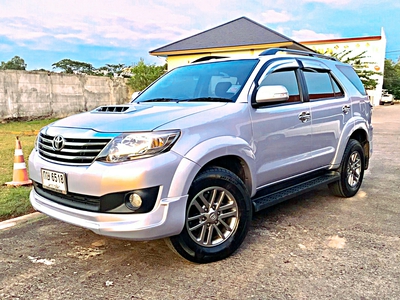รถบ้าน รถมือสอง Toyota Fortuner 3.0 V 2WD 50 Anniversary เกียร์ Auto ปี 2012  โดย หญิงรถบ้าน รถมือสองขอนแก่น ราคาถูก ผ่อนสบาย