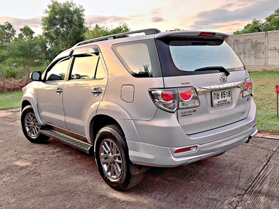 รถบ้าน รถมือสอง Toyota Fortuner 3.0 V 2WD 50 Anniversary เกียร์ Auto ปี 2012  โดย หญิงรถบ้าน รถมือสองขอนแก่น ราคาถูก ผ่อนสบาย