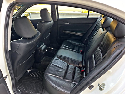 รถบ้าน รถมือสอง Honda Accord 2.0 i-VTEC รุ่น E เกียร์ Auto ปี 2012 Gen8 Minor Change โดย หญิงรถบ้าน รถมือสองขอนแก่น ราคาถูก ผ่อนสบาย