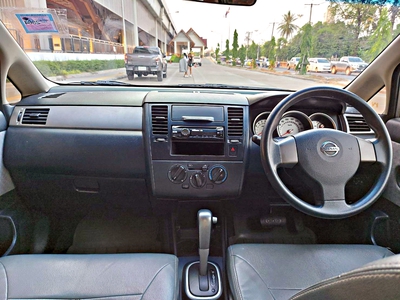 รถบ้าน รถมือสอง Nissan Tiida Latio 1.6 รุ่น B เกียร์ Auto ปี 2010  โดย หญิงรถบ้าน รถมือสองขอนแก่น ราคาถูก ผ่อนสบาย