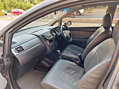 รถบ้าน รถมือสอง Nissan Tiida Latio 1.6 รุ่น B เกียร์ Auto ปี 2010  โดย หญิงรถบ้าน รถมือสองขอนแก่น ราคาถูก ผ่อนสบาย