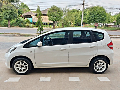 รถบ้าน รถมือสอง Honda Jazz 1.5 i-VTEC รุ่น V เกียร์ Auto ปี 2011 โดย หญิงรถบ้าน รถมือสองขอนแก่น ราคาถูก ผ่อนสบาย