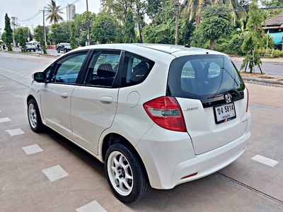 รถบ้าน รถมือสอง Honda Jazz 1.5 i-VTEC รุ่น V เกียร์ Auto ปี 2011 โดย หญิงรถบ้าน รถมือสองขอนแก่น ราคาถูก ผ่อนสบาย