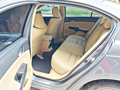 รถบ้าน รถมือสอง Honda Accord 2.0 i-VTEC รุ่น E เกียร์ Auto ปี 2012  โดย หญิงรถบ้าน รถมือสองขอนแก่น ราคาถูก ผ่อนสบาย