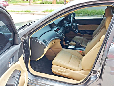 รถบ้าน รถมือสอง Honda Accord 2.0 i-VTEC รุ่น E เกียร์ Auto ปี 2012  โดย หญิงรถบ้าน รถมือสองขอนแก่น ราคาถูก ผ่อนสบาย