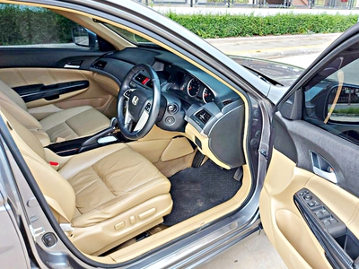 รถบ้าน รถมือสอง Honda Accord 2.0 i-VTEC รุ่น E เกียร์ Auto ปี 2012  โดย หญิงรถบ้าน รถมือสองขอนแก่น ราคาถูก ผ่อนสบาย