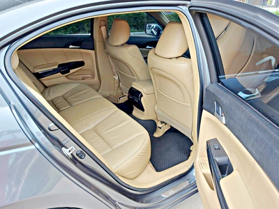 รถบ้าน รถมือสอง Honda Accord 2.0 i-VTEC รุ่น E เกียร์ Auto ปี 2012  โดย หญิงรถบ้าน รถมือสองขอนแก่น ราคาถูก ผ่อนสบาย