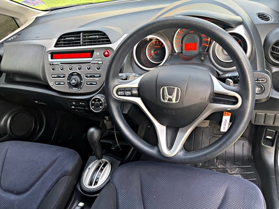 รถบ้าน รถมือสอง Honda Jazz 1.5 i-VTEC รุ่น V (ABS) เกียร์ Auto ปี 2013 โดย หญิงรถบ้าน รถมือสองขอนแก่น ราคาถูก ผ่อนสบาย