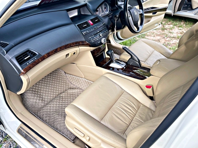 รถบ้าน รถมือสอง Honda Accord 2.0 i-VTEC รุ่น E เกียร์ Auto ปี 2009   โดย หญิงรถบ้าน รถมือสองขอนแก่น ราคาถูก ผ่อนสบาย