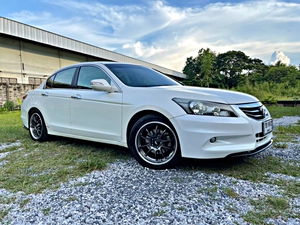 รถบ้าน รถมือสอง Honda Accord 2.0 i-VTEC รุ่น E เกียร์ Auto ปี 2011 Gen8 Minor Change โดย หญิงรถบ้าน รถมือสองขอนแก่น ราคาถูก ผ่อนสบาย
