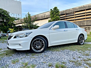 รถบ้าน รถมือสอง Honda Accord 2.0 i-VTEC รุ่น E เกียร์ Auto ปี 2011 Gen8 Minor Change โดย หญิงรถบ้าน รถมือสองขอนแก่น ราคาถูก ผ่อนสบาย
