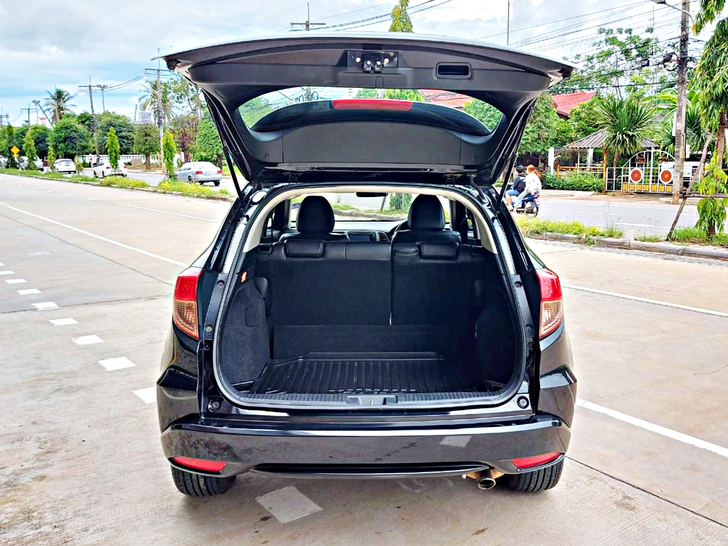 รถบ้าน รถมือสอง Honda HR-V 1.8 i-VTEC รุ่น E เกียร์ Auto ปี 2015 โดย หญิงรถบ้าน รถมือสองขอนแก่น ราคาถูก ผ่อนสบาย