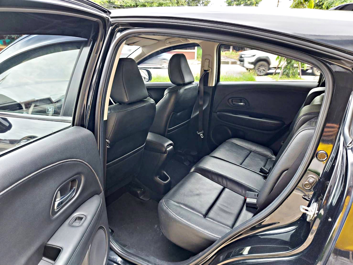 รถบ้าน รถมือสอง Honda HR-V 1.8 i-VTEC รุ่น E เกียร์ Auto ปี 2015 โดย หญิงรถบ้าน รถมือสองขอนแก่น ราคาถูก ผ่อนสบาย