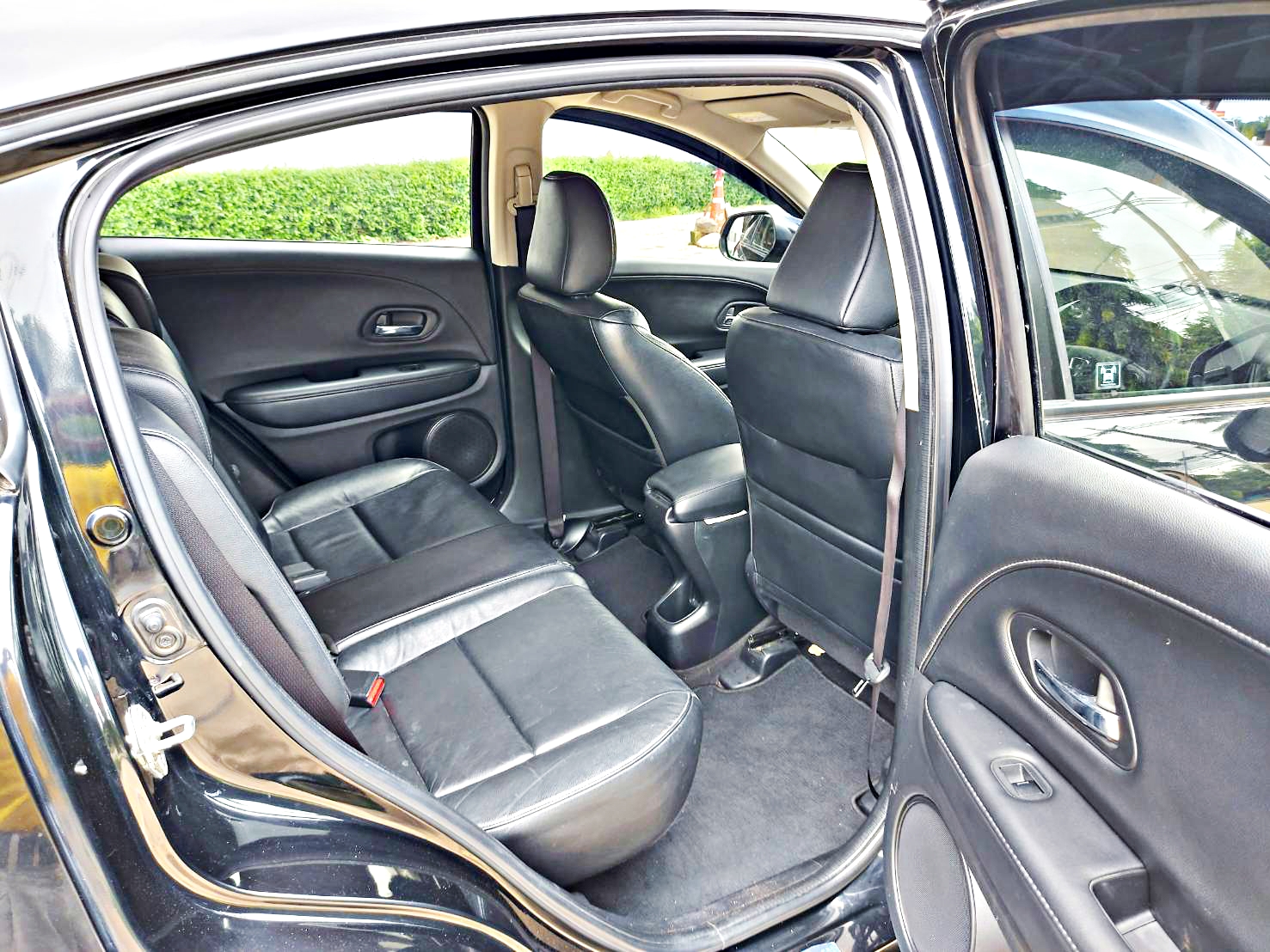 รถบ้าน รถมือสอง Honda HR-V 1.8 i-VTEC รุ่น E เกียร์ Auto ปี 2015 โดย หญิงรถบ้าน รถมือสองขอนแก่น ราคาถูก ผ่อนสบาย