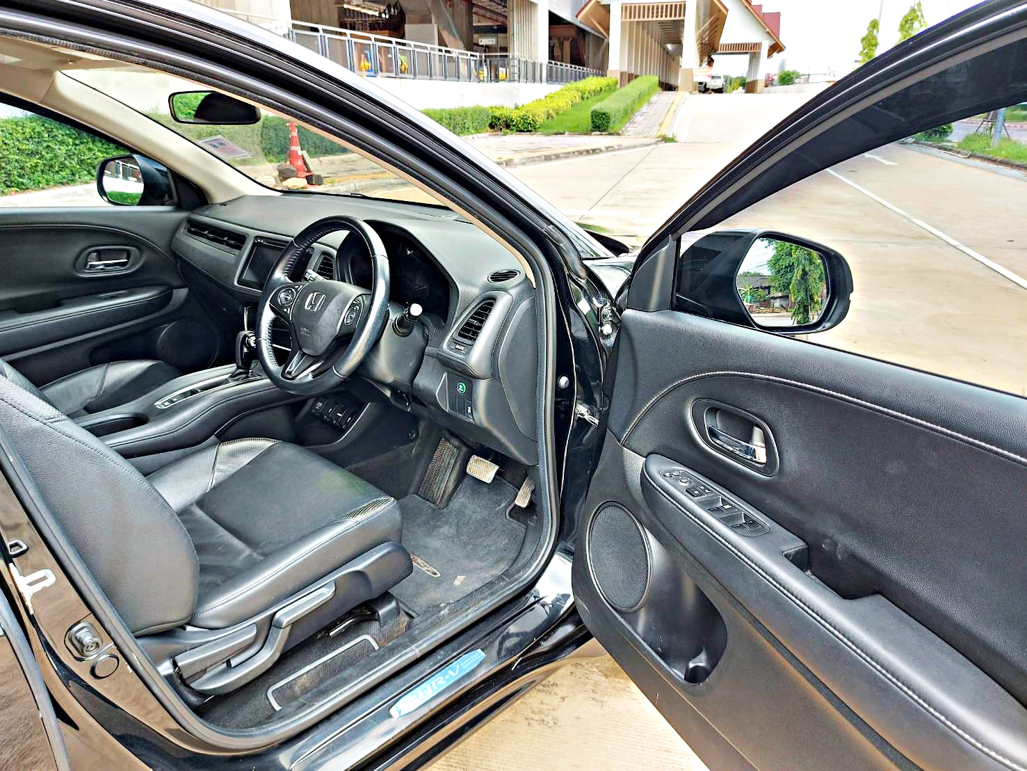 รถบ้าน รถมือสอง Honda HR-V 1.8 i-VTEC รุ่น E เกียร์ Auto ปี 2015 โดย หญิงรถบ้าน รถมือสองขอนแก่น ราคาถูก ผ่อนสบาย