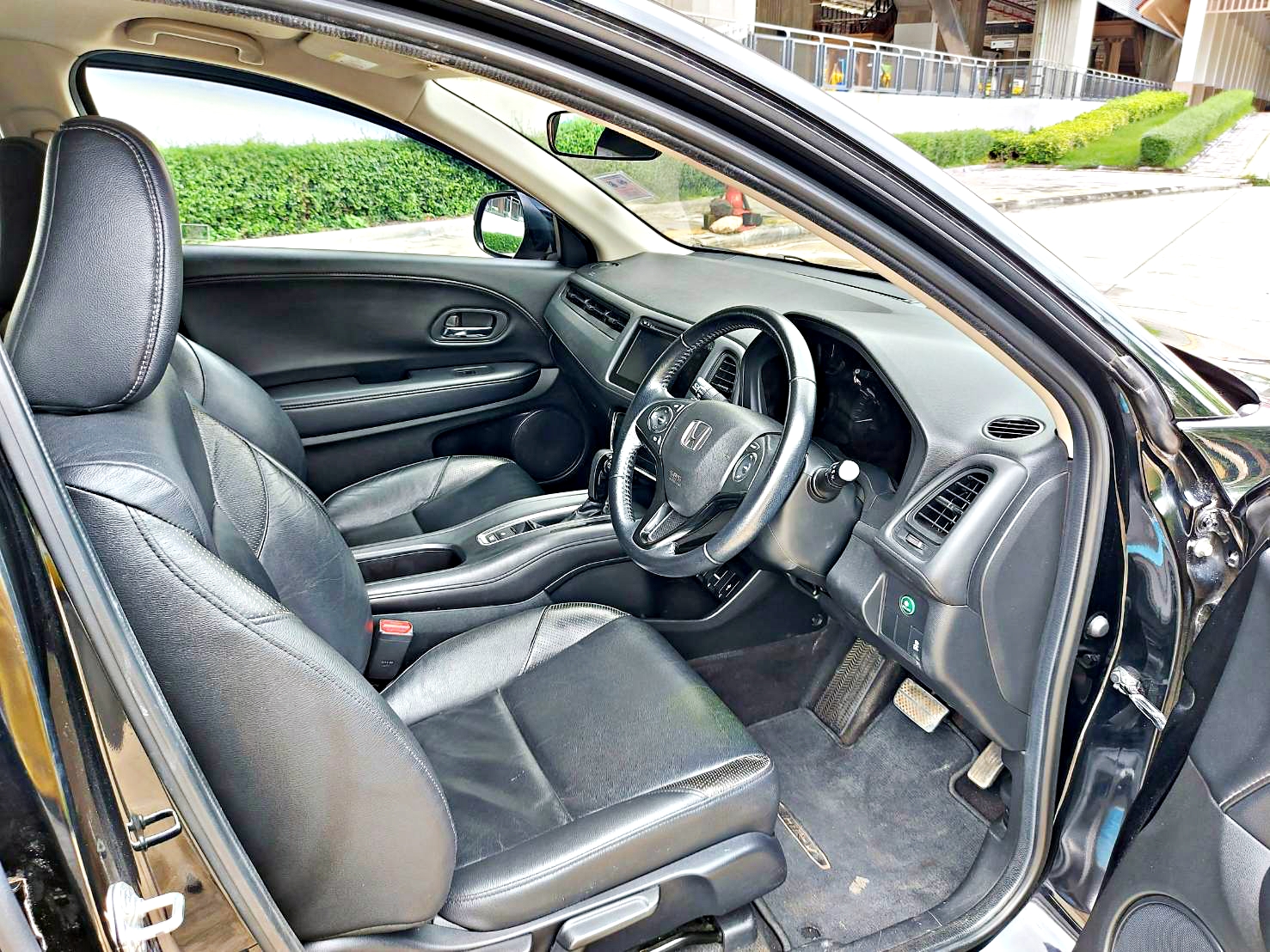 รถบ้าน รถมือสอง Honda HR-V 1.8 i-VTEC รุ่น E เกียร์ Auto ปี 2015 โดย หญิงรถบ้าน รถมือสองขอนแก่น ราคาถูก ผ่อนสบาย