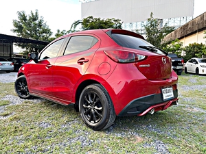รถบ้าน รถมือสอง Mazda2 Hatchback 1.3 SkyActiv-G รุ่น High Plus เกียร์ Auto ปี 2015 โดย หญิงรถบ้าน รถมือสองขอนแก่น ราคาถูก ผ่อนสบาย