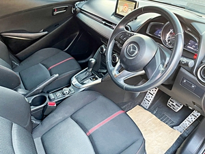 รถบ้าน รถมือสอง Mazda2 Hatchback 1.3 SkyActiv-G รุ่น Top สุด เกียร์ Auto ปี 2560 โดย หญิงรถบ้าน รถมือสองขอนแก่น ราคาถูก ผ่อนสบาย