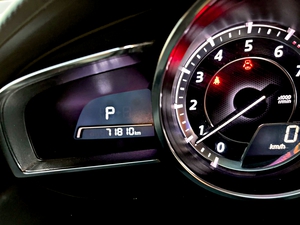 รถบ้าน รถมือสอง Mazda2 Hatchback 1.3 SkyActiv-G รุ่น Top สุด เกียร์ Auto ปี 2560 โดย หญิงรถบ้าน รถมือสองขอนแก่น ราคาถูก ผ่อนสบาย
