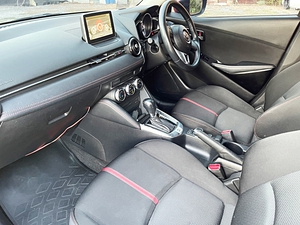 รถบ้าน รถมือสอง Mazda2 Hatchback 1.3 SkyActiv-G รุ่น Top สุด เกียร์ Auto ปี 2560 โดย หญิงรถบ้าน รถมือสองขอนแก่น ราคาถูก ผ่อนสบาย