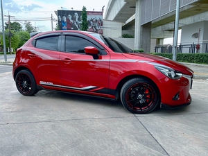 รถบ้าน รถมือสอง Mazda2 Hatchback 1.3 SkyActiv-G รุ่น Top สุด เกียร์ Auto ปี 2560 โดย หญิงรถบ้าน รถมือสองขอนแก่น ราคาถูก ผ่อนสบาย
