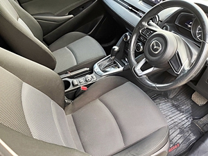 รถบ้าน รถมือสอง Mazda2 Sedan 1.3 SkyActiv-G รุ่น Top เกียร์ Auto ปี 2017  โดย หญิงรถบ้าน รถมือสองขอนแก่น ราคาถูก ผ่อนสบาย