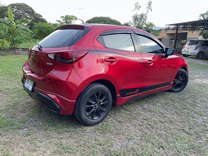 รถบ้าน รถมือสอง Mazda2 Hatchback 1.3 SkyActiv-G  High Connect รุ่น Top สุด เกียร์ Auto ปี 2559 โดย หญิงรถบ้าน รถมือสองขอนแก่น ราคาถูก ผ่อนสบาย