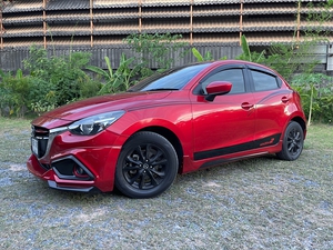 รถบ้าน รถมือสอง Mazda2 Hatchback 1.3 SkyActiv-G  High Connect รุ่น Top สุด เกียร์ Auto ปี 2559 โดย หญิงรถบ้าน รถมือสองขอนแก่น ราคาถูก ผ่อนสบาย