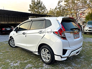 รถบ้าน รถมือสอง Honda Jazz 1.5 i-VTEC รุ่น V เกียร์ Auto ปี 2016 โดย หญิงรถบ้าน รถมือสองขอนแก่น ราคาถูก ผ่อนสบาย